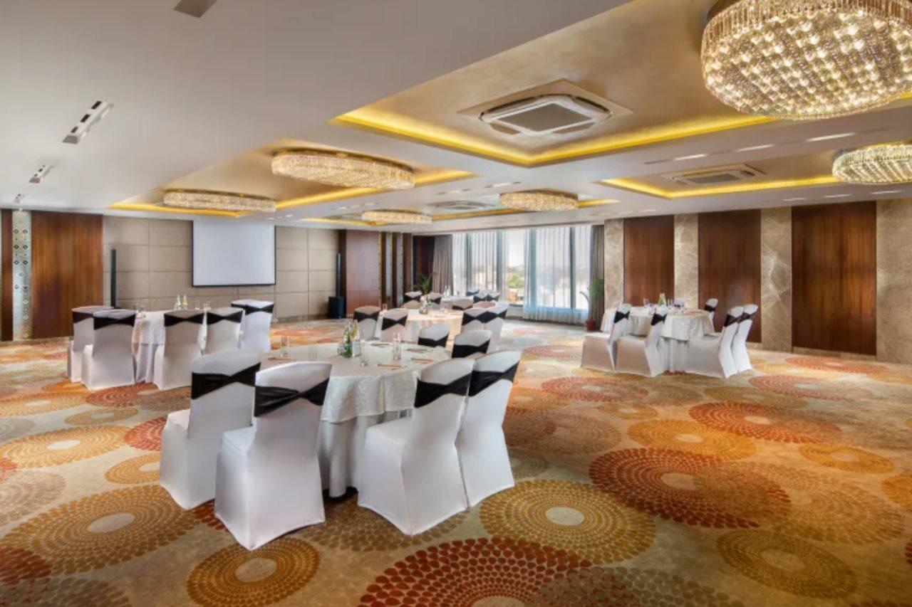 Nirvana Sarovar Portico Gorakhpur Exteriör bild