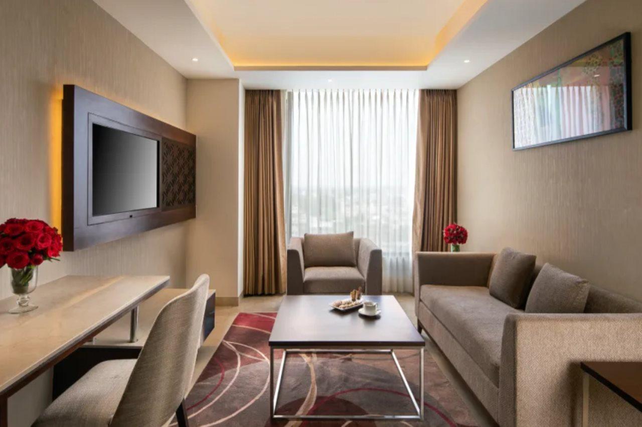 Nirvana Sarovar Portico Gorakhpur Exteriör bild