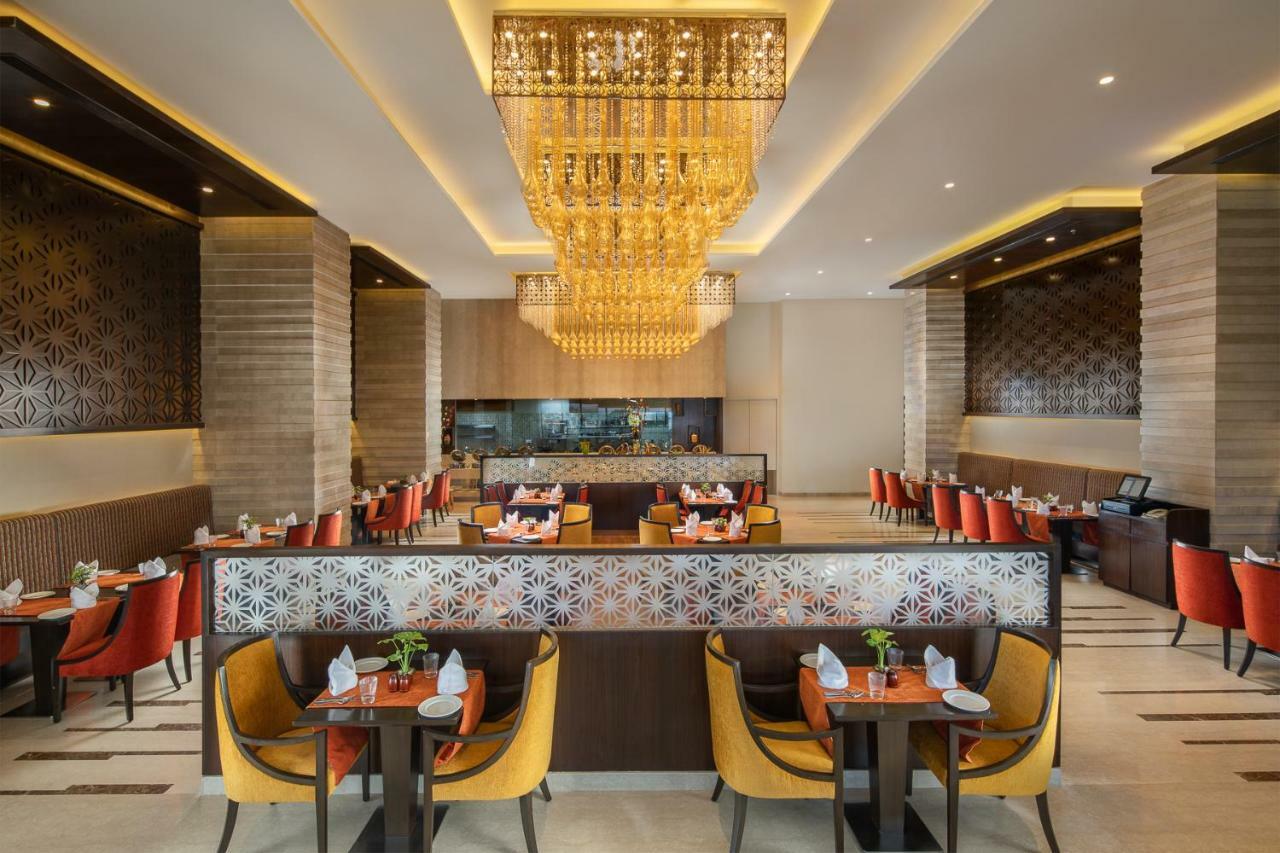 Nirvana Sarovar Portico Gorakhpur Exteriör bild