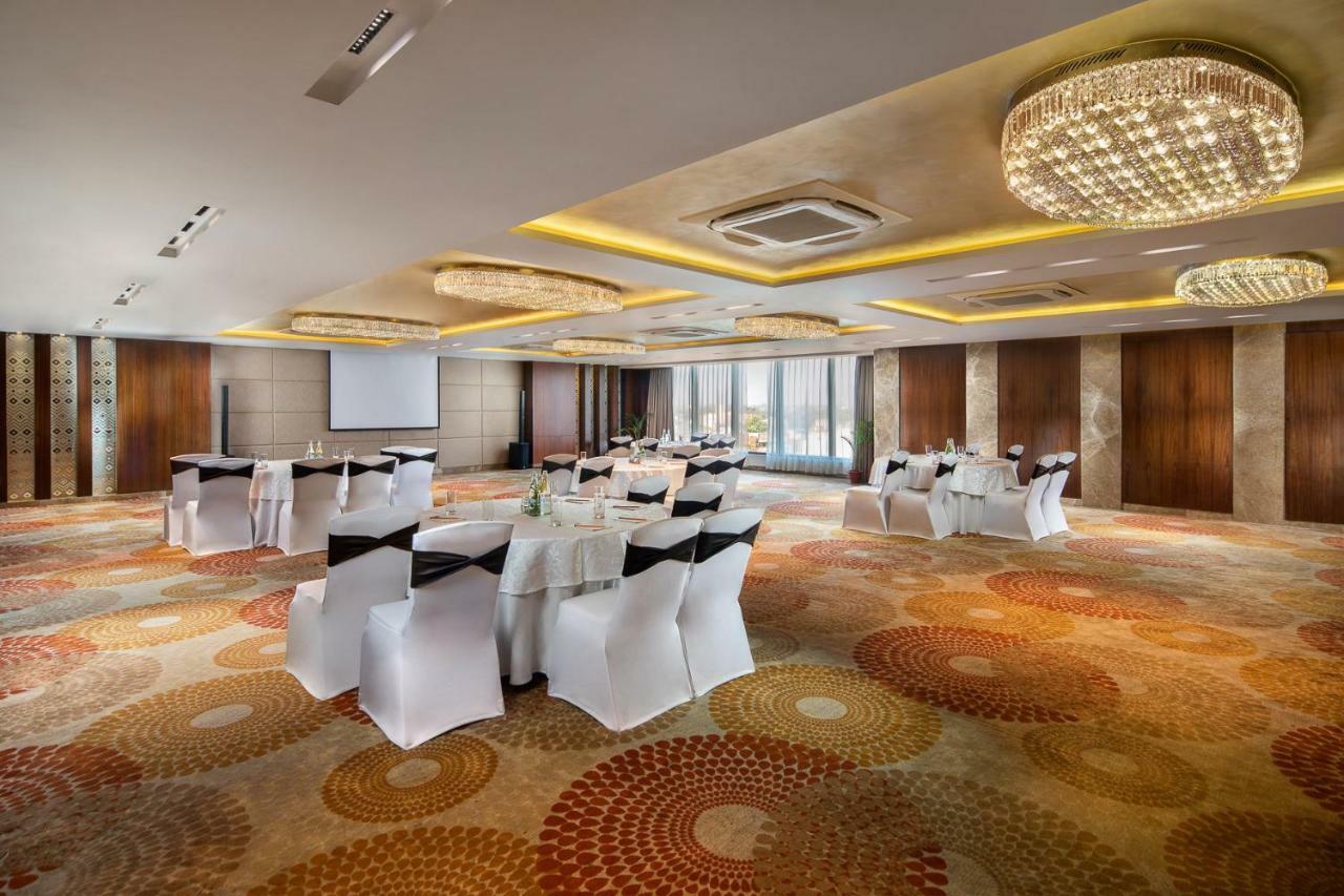 Nirvana Sarovar Portico Gorakhpur Exteriör bild